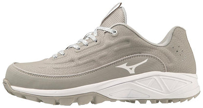 A photo of the Mizuno Ambition 3 FP Low All Surface Women's Turf Shoe in grey and white side view.