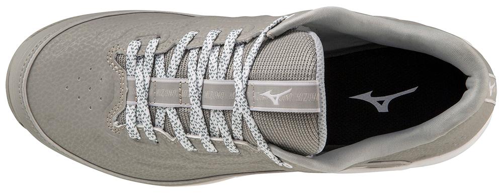 A photo of the Mizuno Ambition 3 FP Low All Surface Women's Turf Shoe in grey and white top down view.