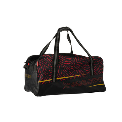 A photo of the BAUER Premium Junior Carry Bag in colour black and red. Red BAUER logo.