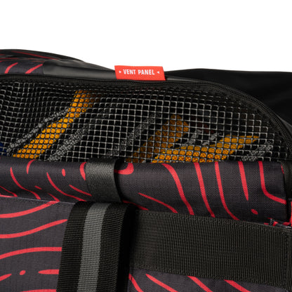A photo of the BAUER Premium Junior Carry Bag in colour black and red. Red BAUER logo.