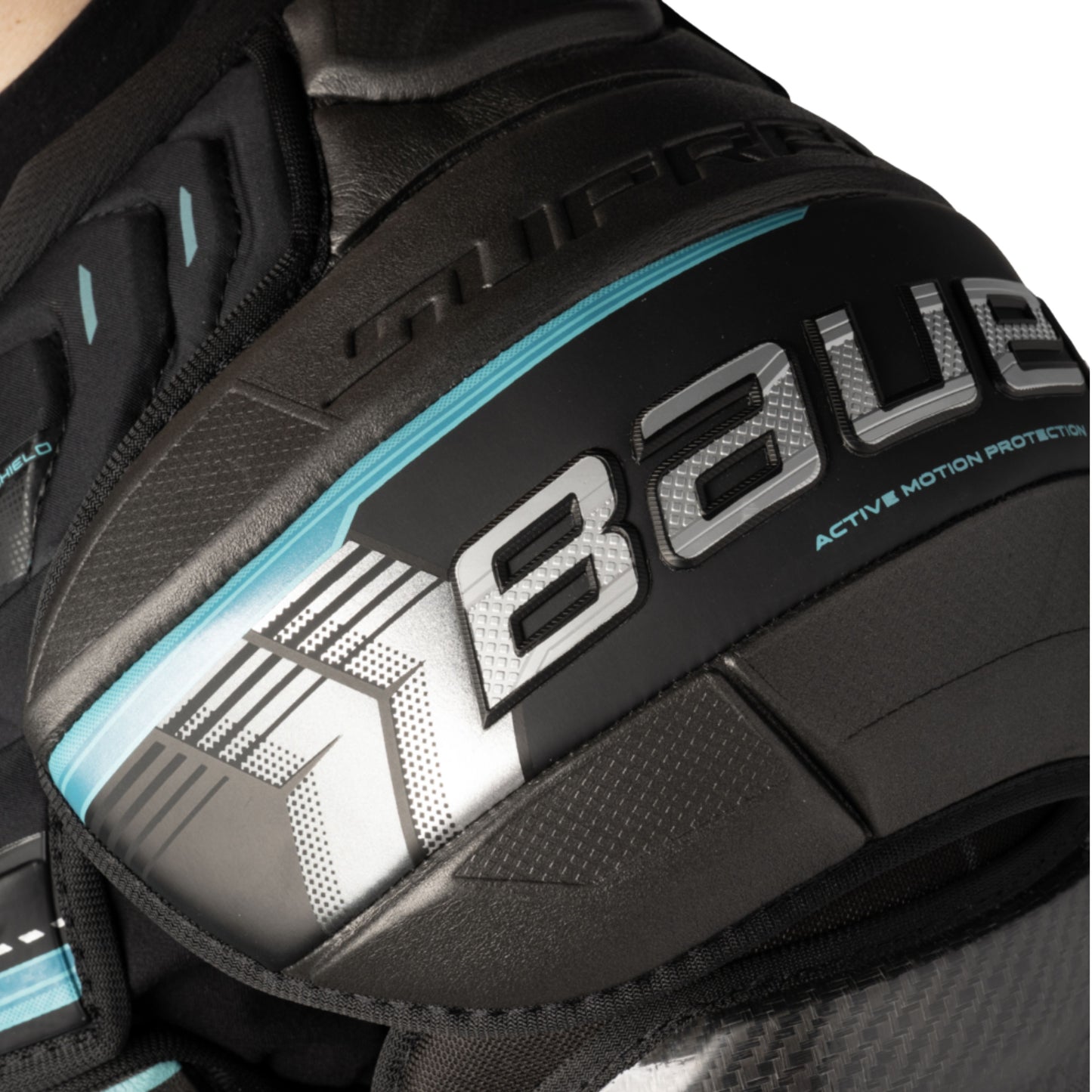 A photo of the Bauer Supreme Fuse Shoulder Pads in colour black and blue.