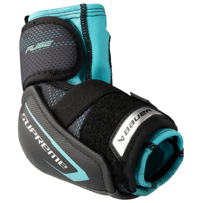 A photo of the Bauer Supreme Fuse Youth Elbow Pads in colour black and blue.