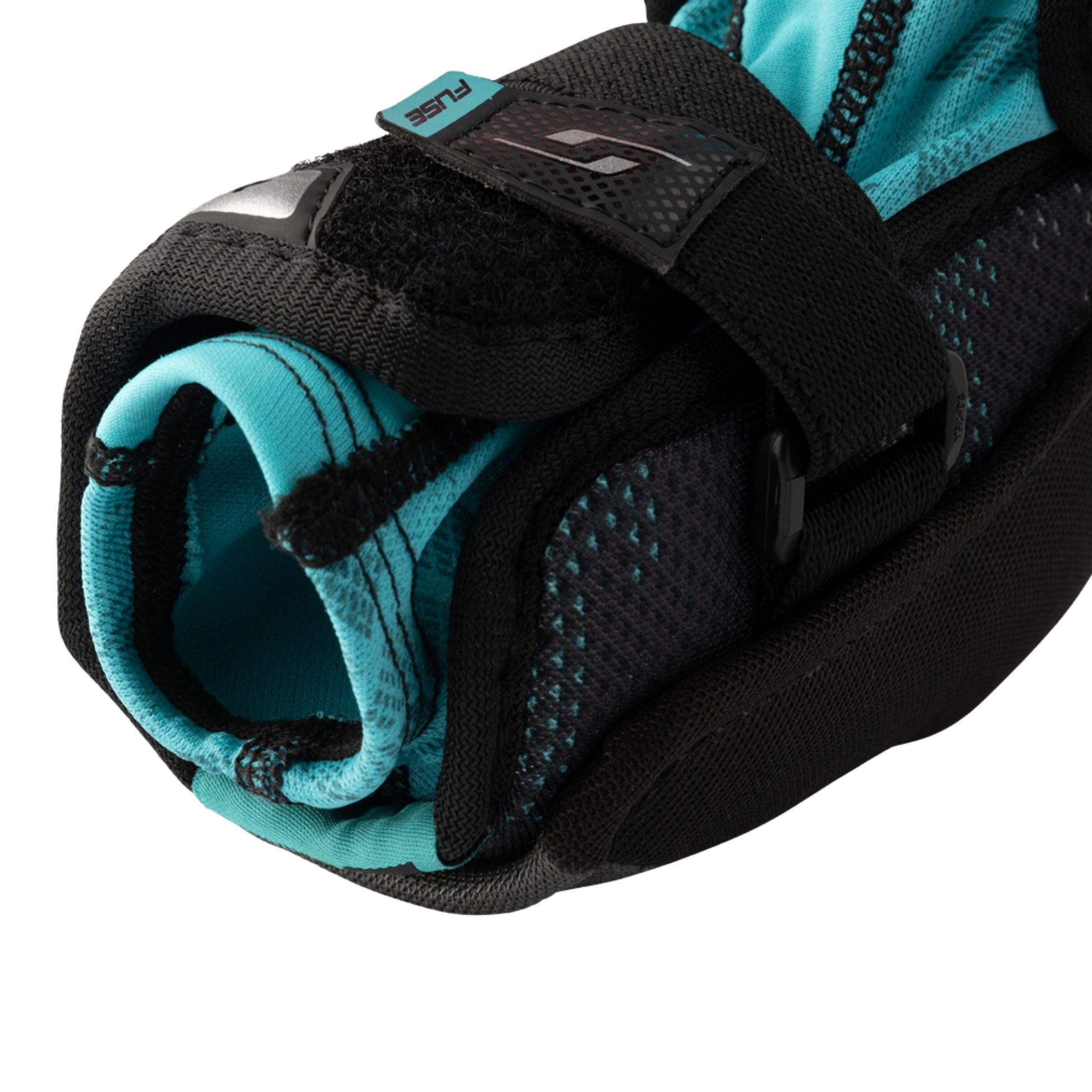 A photo of the Bauer Supreme Fuse Youth Elbow Pads in colour black and blue.