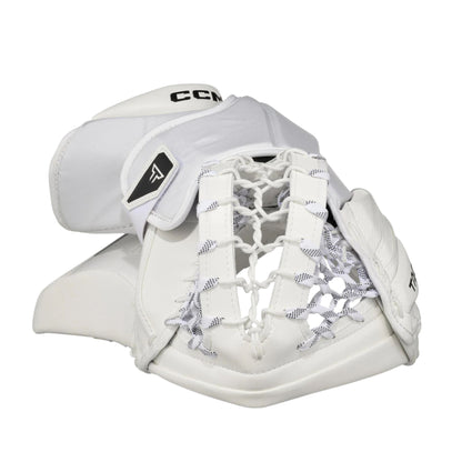 A photo of the CCM Tacks Senior Goalie Catcher (2026) in colour white.