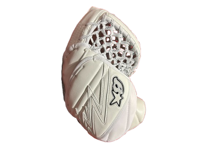 A photo of the Brian's Iconik 4 Senior Goalie Catcher in colour white. Rear view.