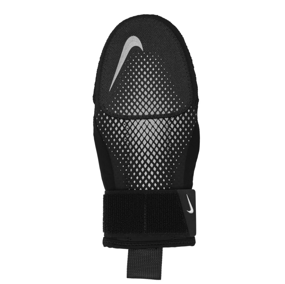 A photo of the Nike Diamond Sliding Mitt 2.0 in colour black and silver.