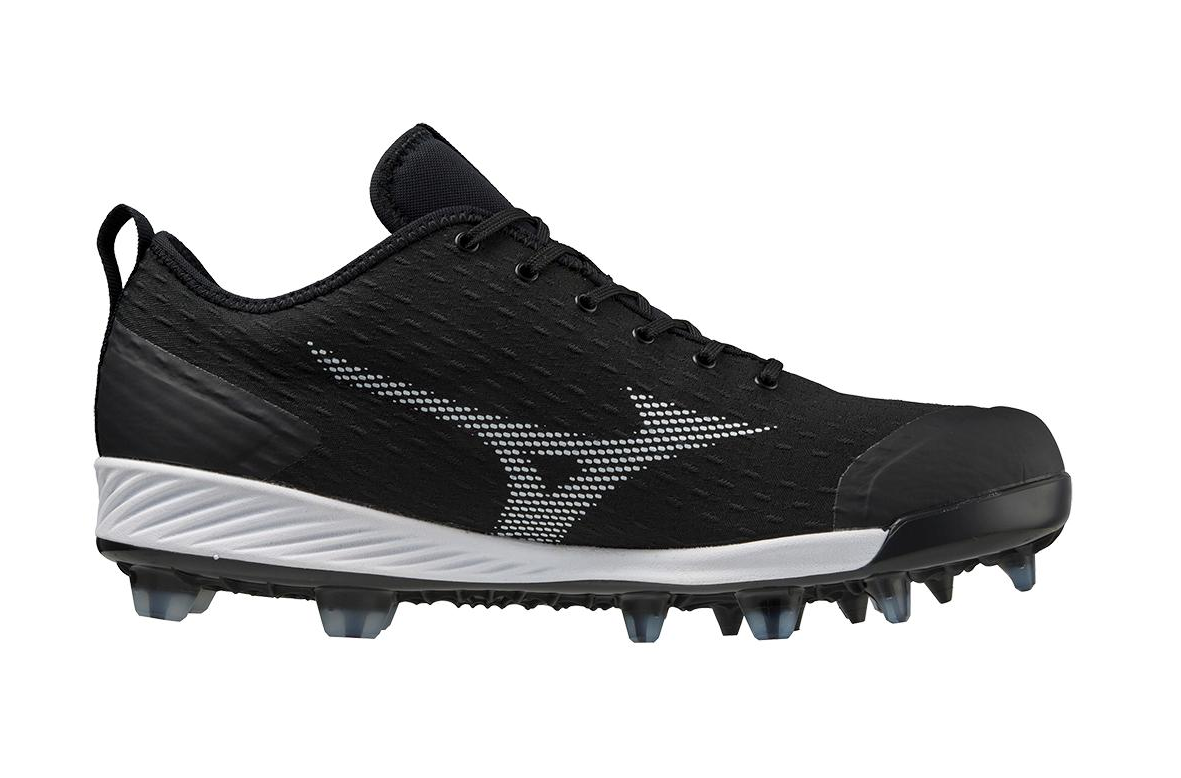 A photo of the Mizuno Dominant 4 TPU Men's Molded Baseball Cleat in colour black and white. Side profile.