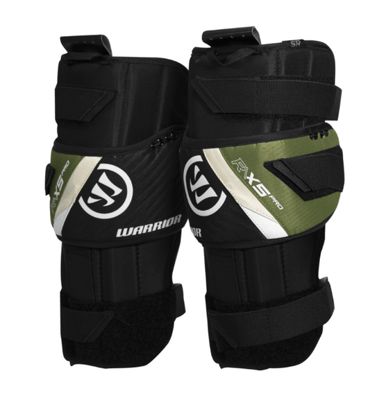 A photo of the Warrior X5 PRO Senior Goalie Knee Pads in colour black, green, and white. Side of the equipment.