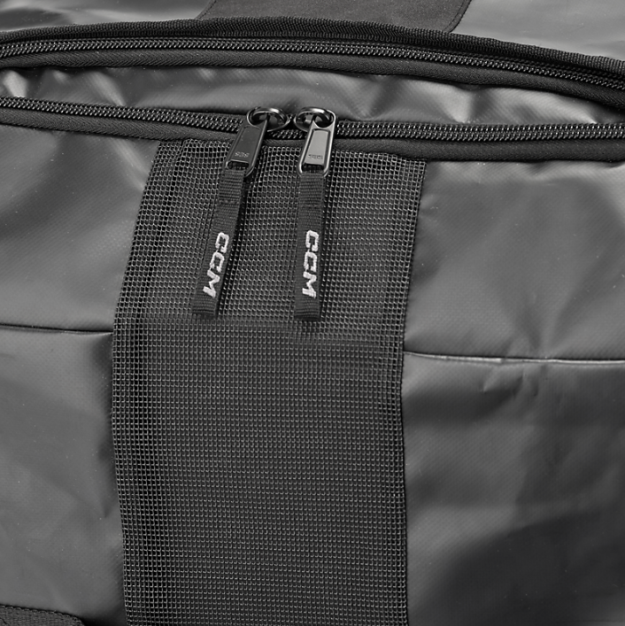 A photo of the Bauer Elite Player Carry Bag in colour black and white.